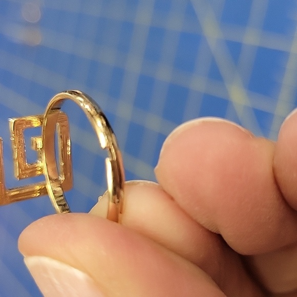 Design Gold Tone Ring Adjustable Size 8 - Picture 5 of 5